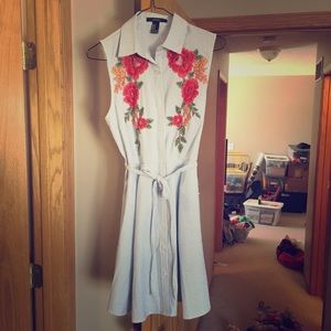 Very cute pinstriped embroidered dress!